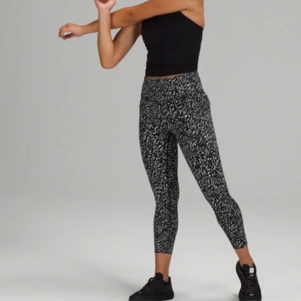 Lululemon Fast Free High Rise Crop 23" Speckle Trail Black Multi EUC Authentic